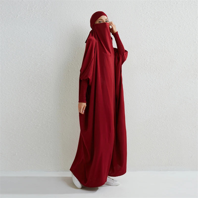 Abaya Longue à Capuche – Élégance Modeste Intemporelle