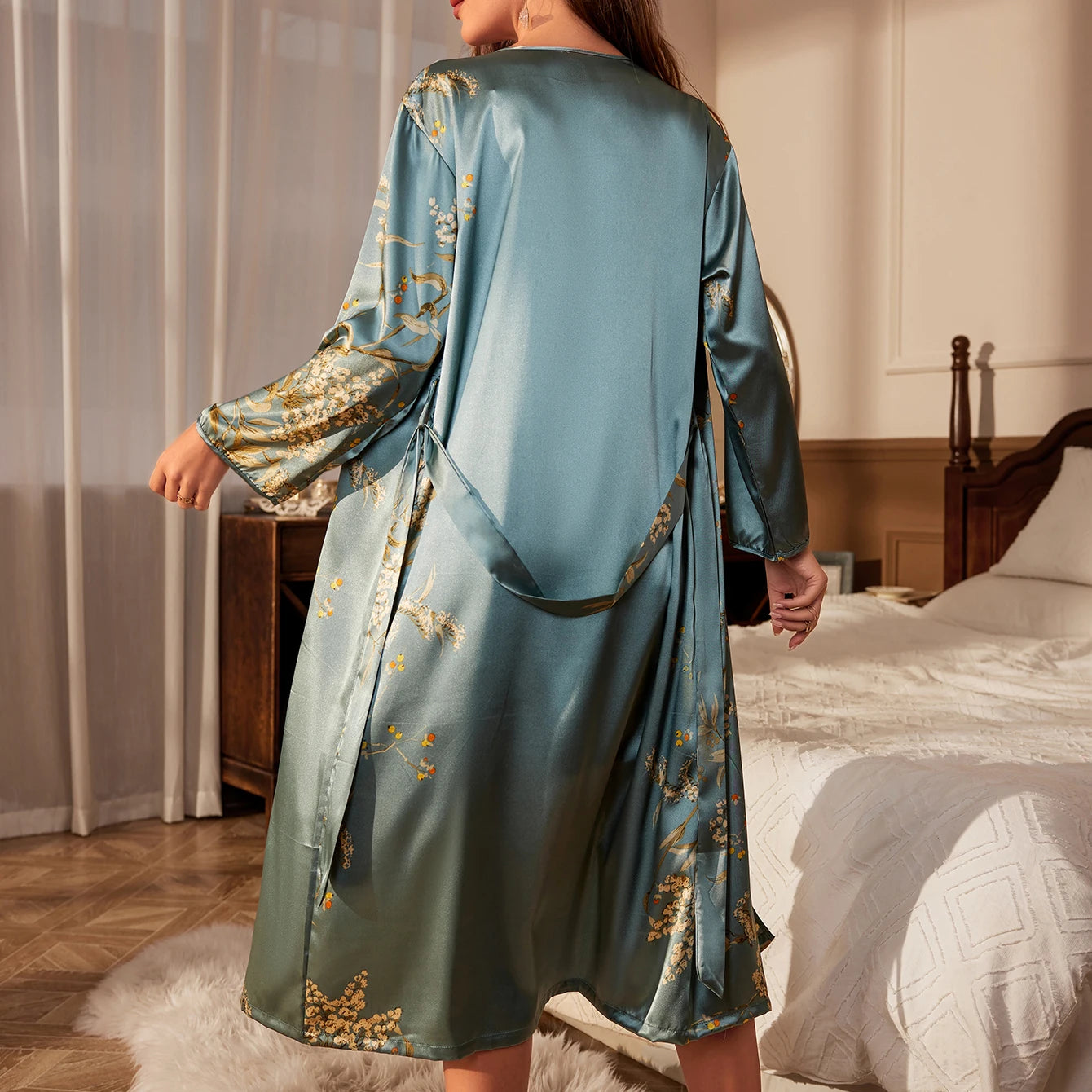 Robe de Nuit Satinée Cerises – Élégance & Séduction