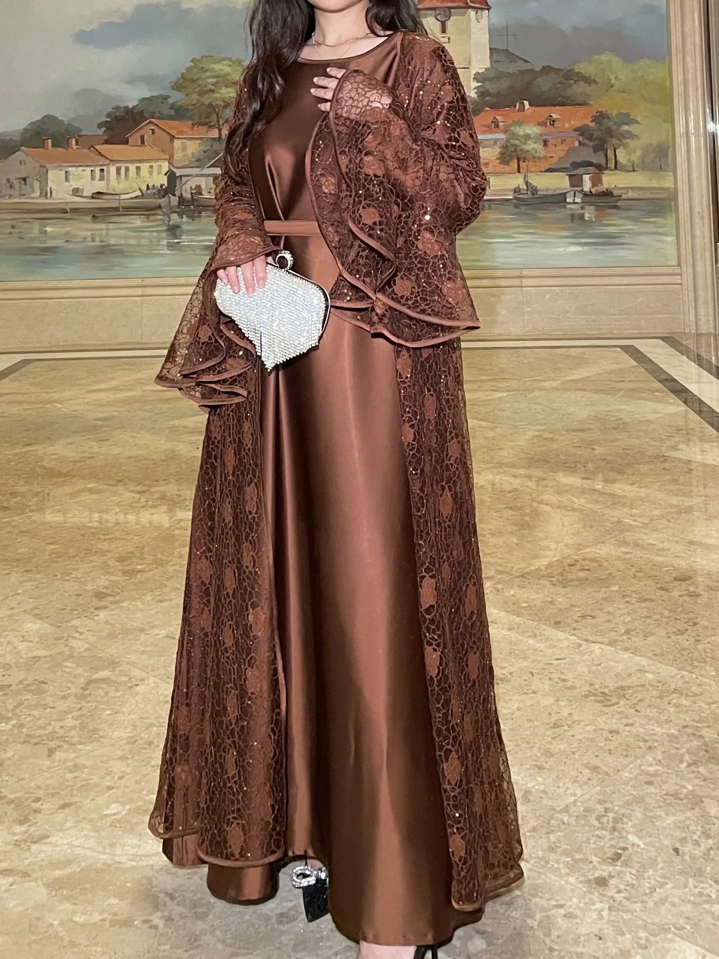 un ensemble abaya 2 pièces avec dentelle et sequins
