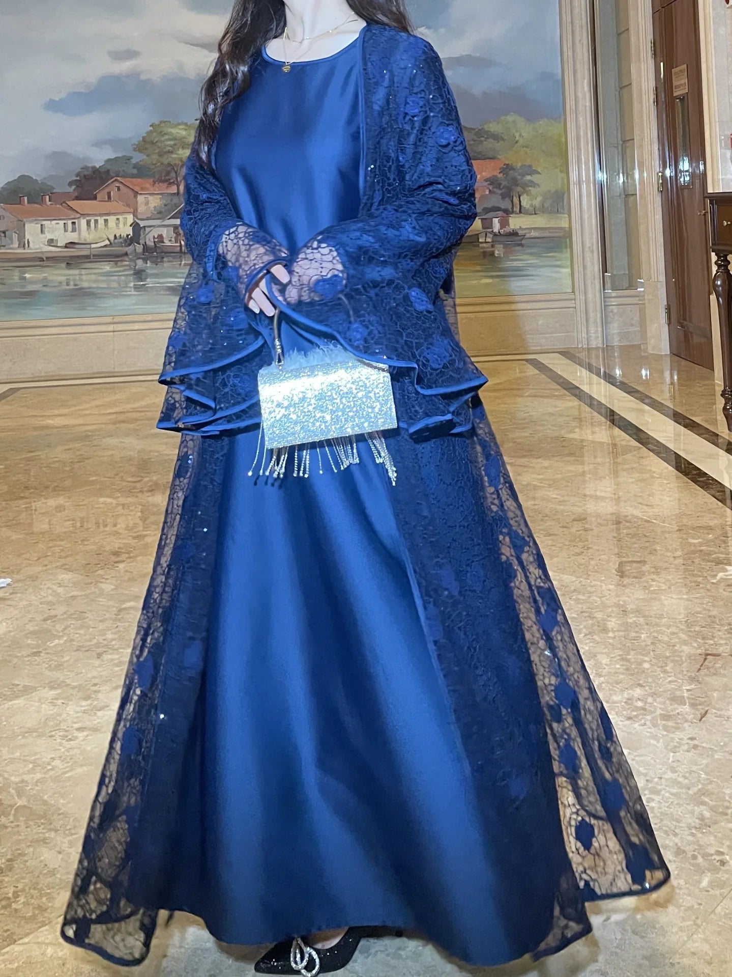 un ensemble abaya 2 pièces avec dentelle et sequins