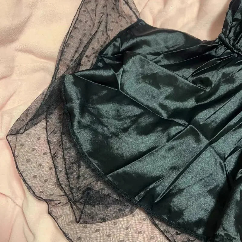 Élégance Parisienne – Nuisette Française en Soie et Dentelle