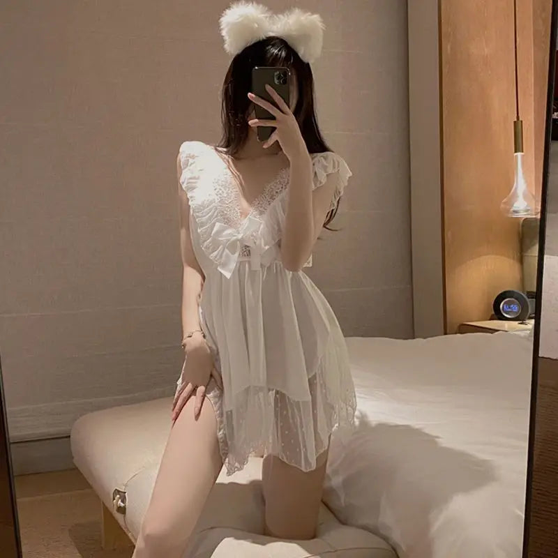 Élégance Parisienne – Nuisette Française en Soie et Dentelle