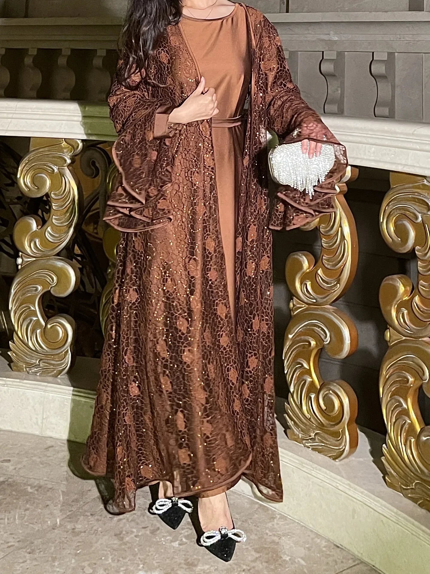 un ensemble abaya 2 pièces avec dentelle et sequins