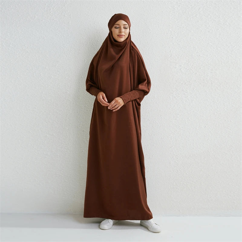 Abaya Longue à Capuche – Élégance Modeste Intemporelle