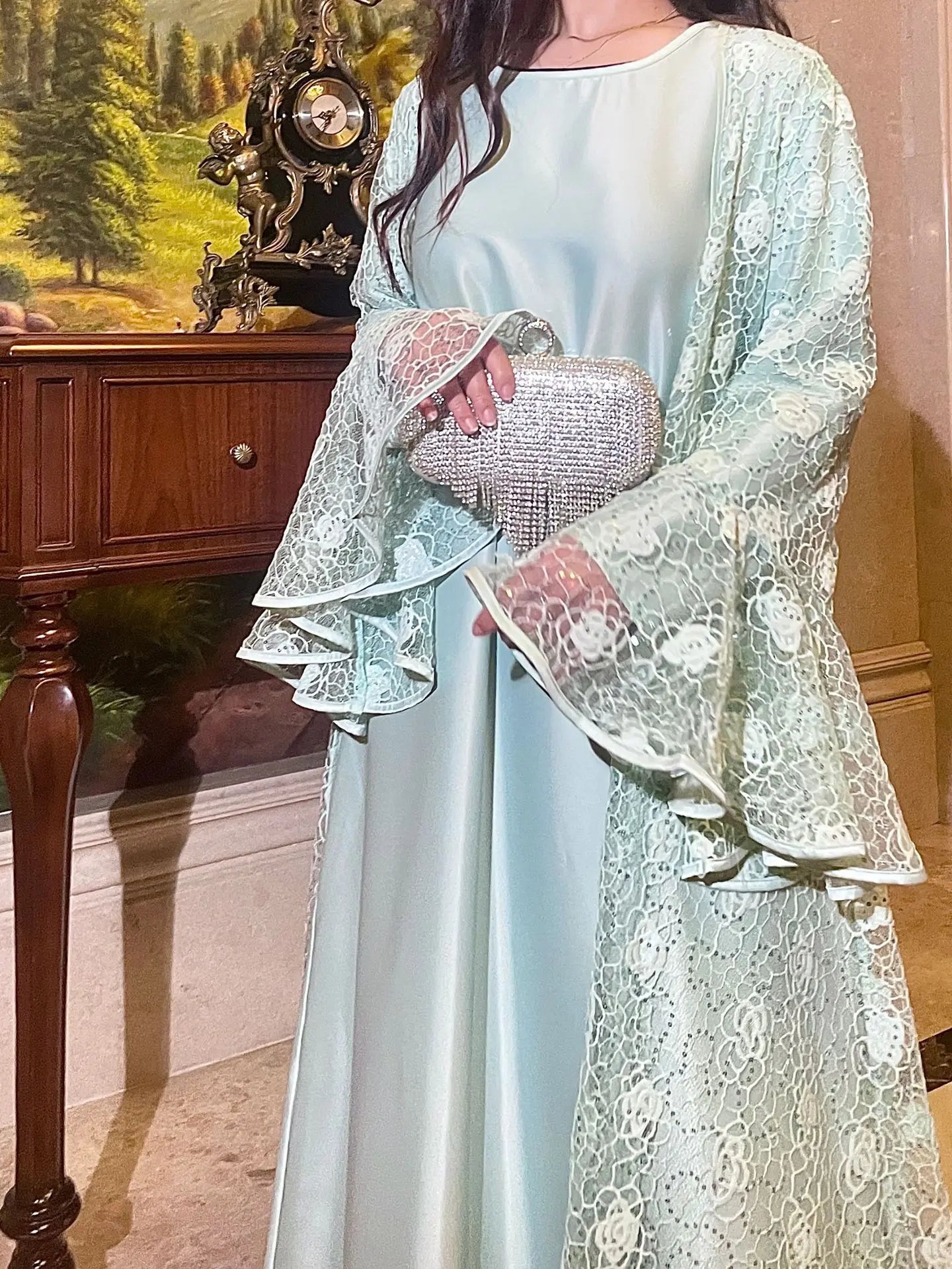 un ensemble abaya 2 pièces avec dentelle et sequins