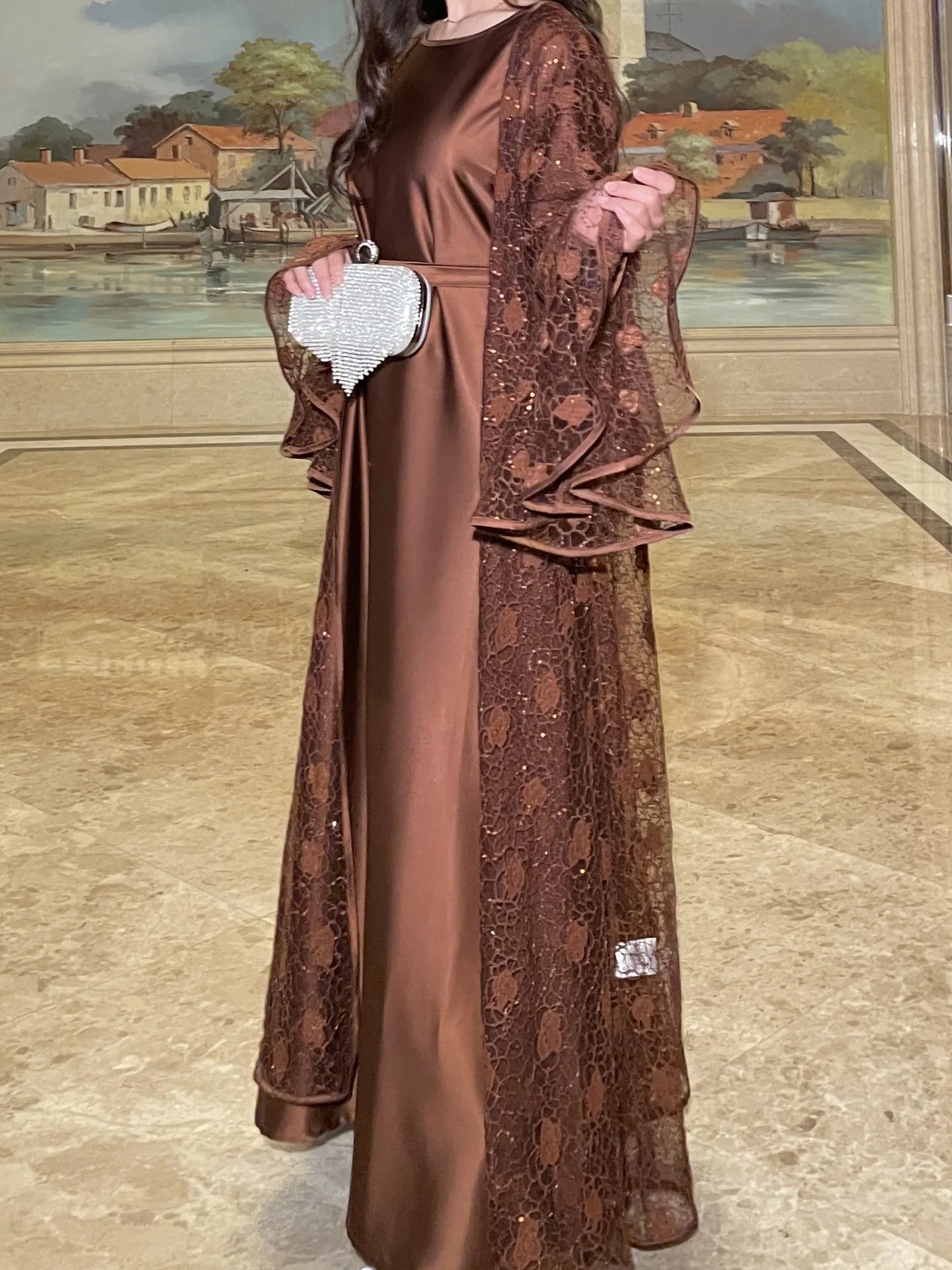 un ensemble abaya 2 pièces avec dentelle et sequins
