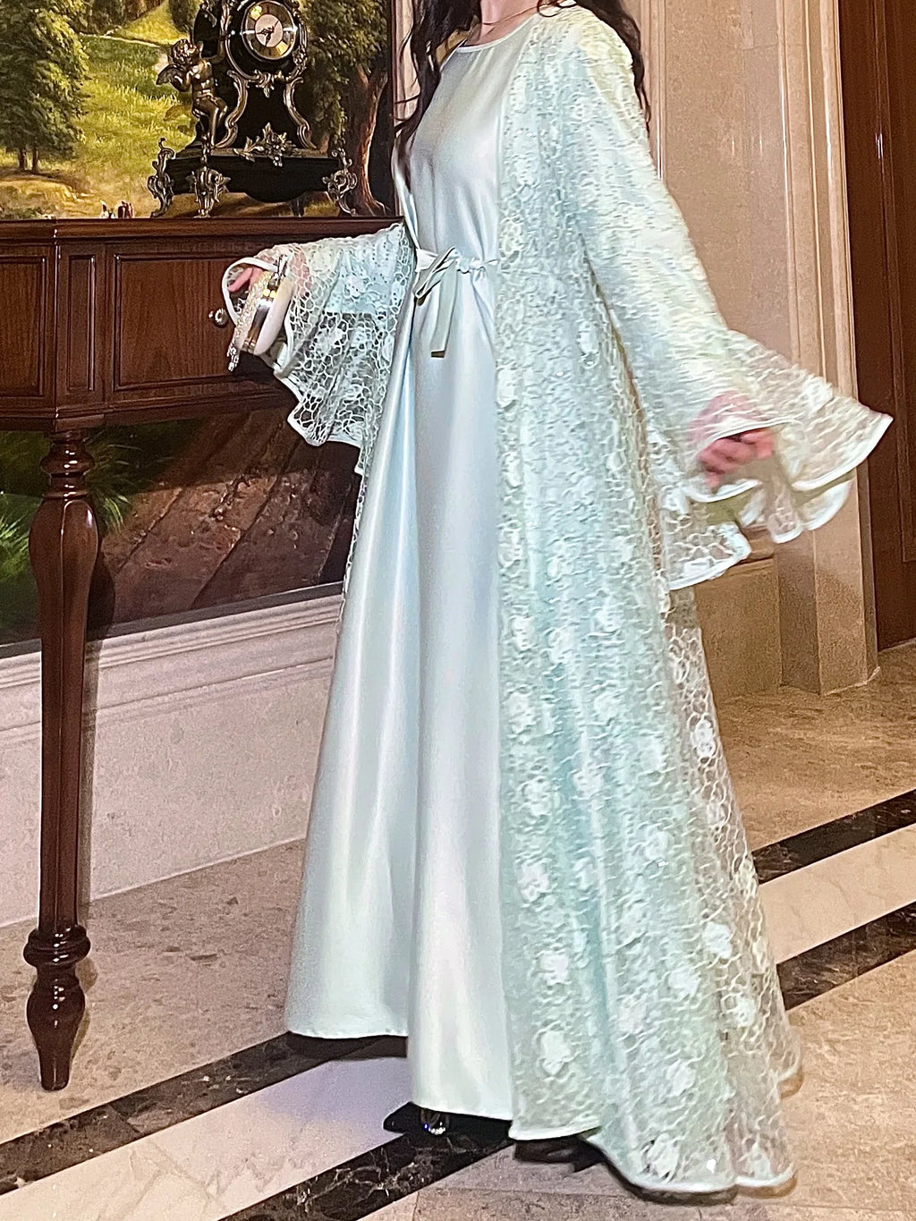 un ensemble abaya 2 pièces avec dentelle et sequins