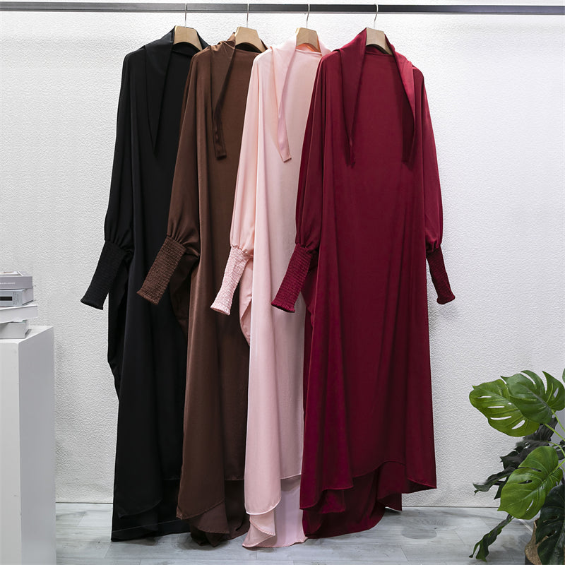 Abaya Longue à Capuche – Élégance Modeste Intemporelle