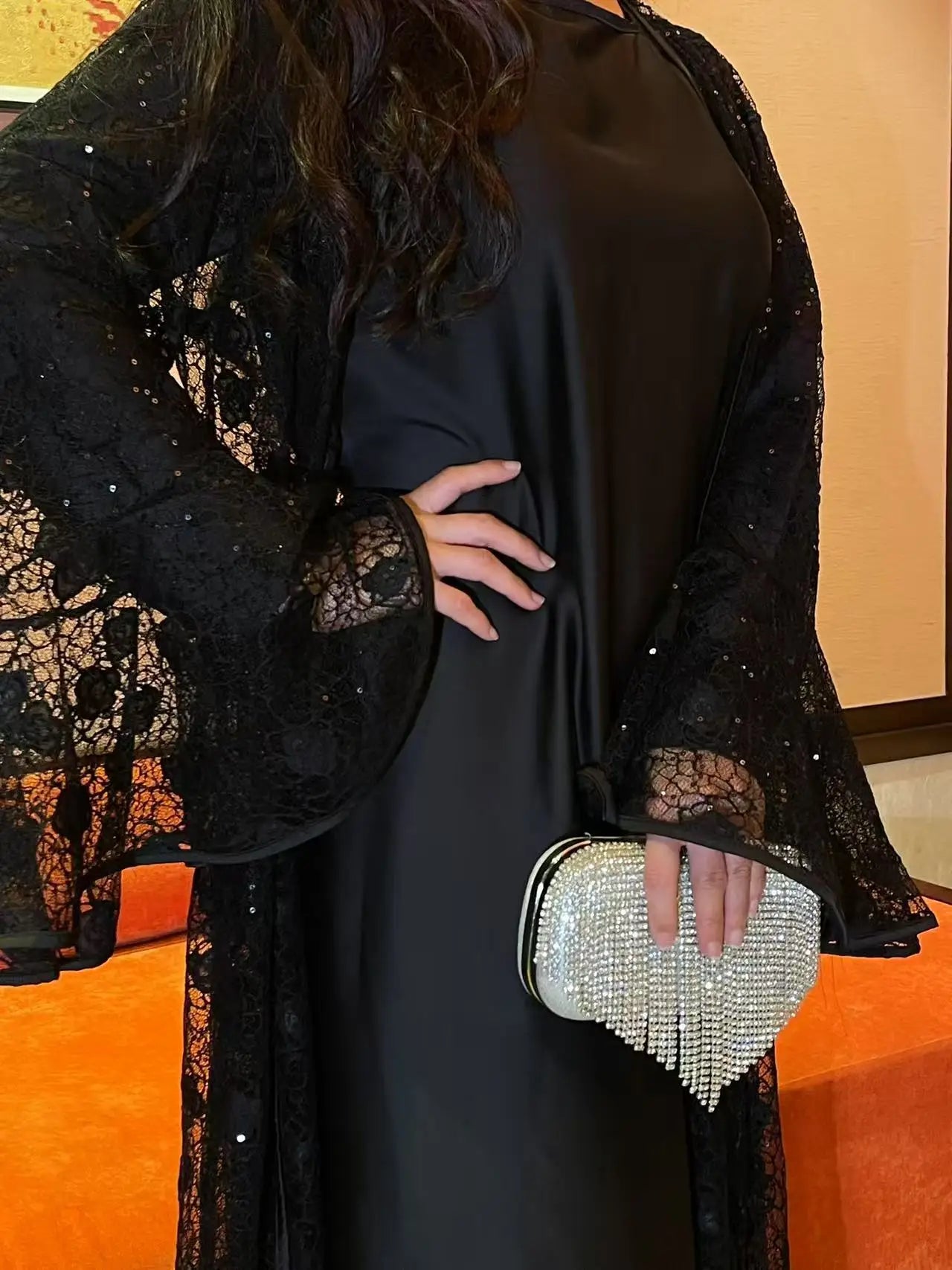 un ensemble abaya 2 pièces avec dentelle et sequins