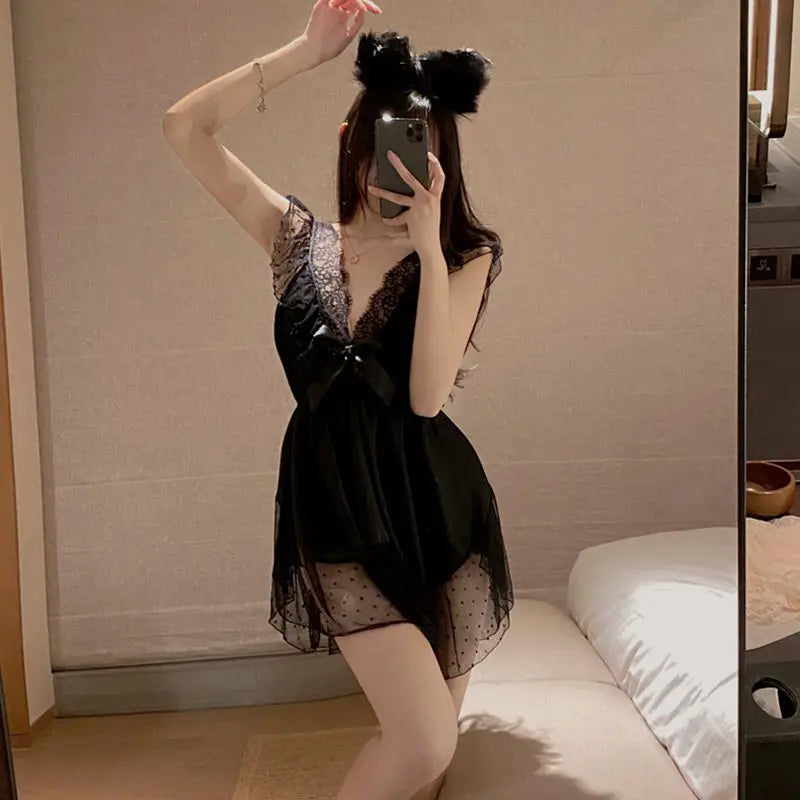 Élégance Parisienne – Nuisette Française en Soie et Dentelle