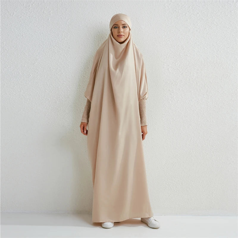 Abaya Longue à Capuche – Élégance Modeste Intemporelle