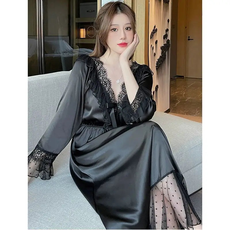 Élégance Parisienne – Nuisette Française en Soie et Dentelle