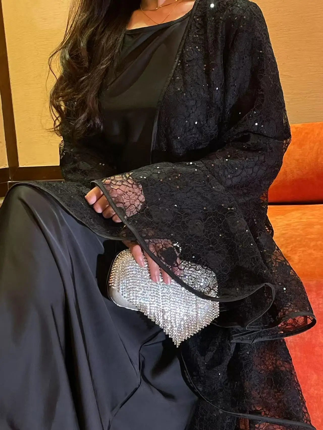 un ensemble abaya 2 pièces avec dentelle et sequins