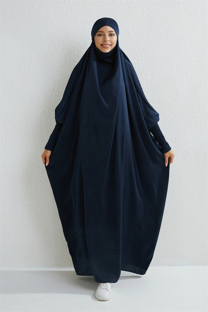 Abaya Longue à Capuche – Élégance Modeste Intemporelle