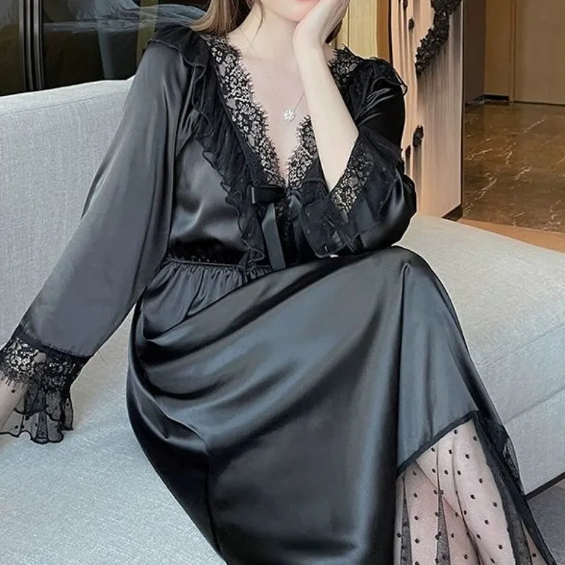 Élégance Parisienne – Nuisette Française en Soie et Dentelle